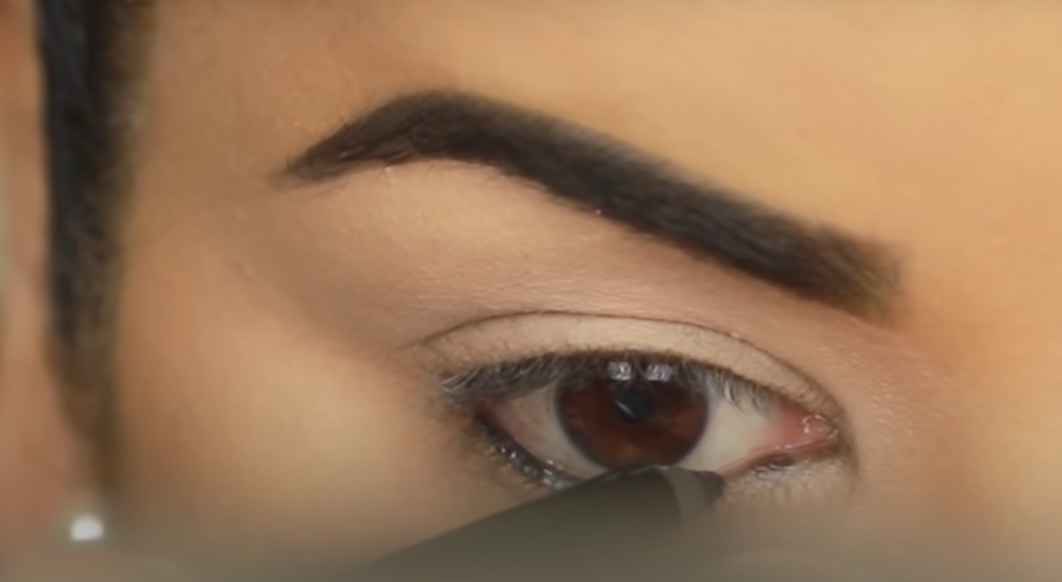 Top 5 Best Waterproof Eyeliners for Waterline [May 2023 Review