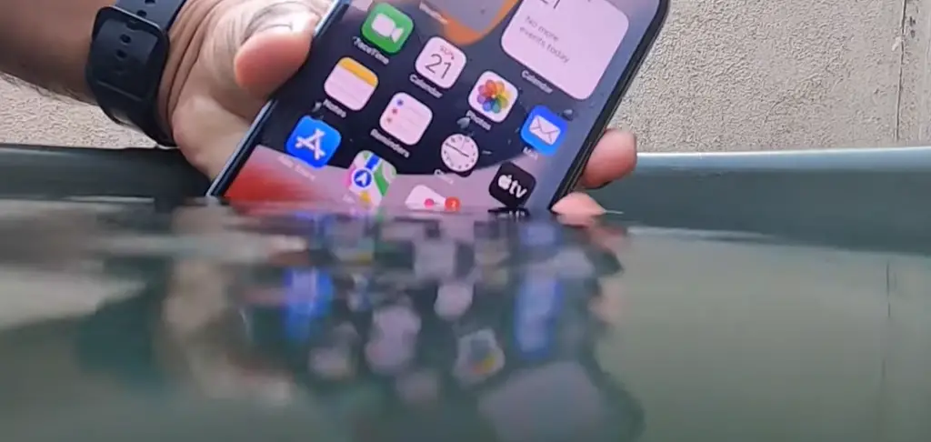 How to Know if your iPhone 13 is Water Damage