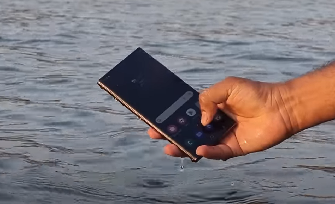 Is the Samsung Galaxy S22 Ultra Waterproof? - WaterproofWiki