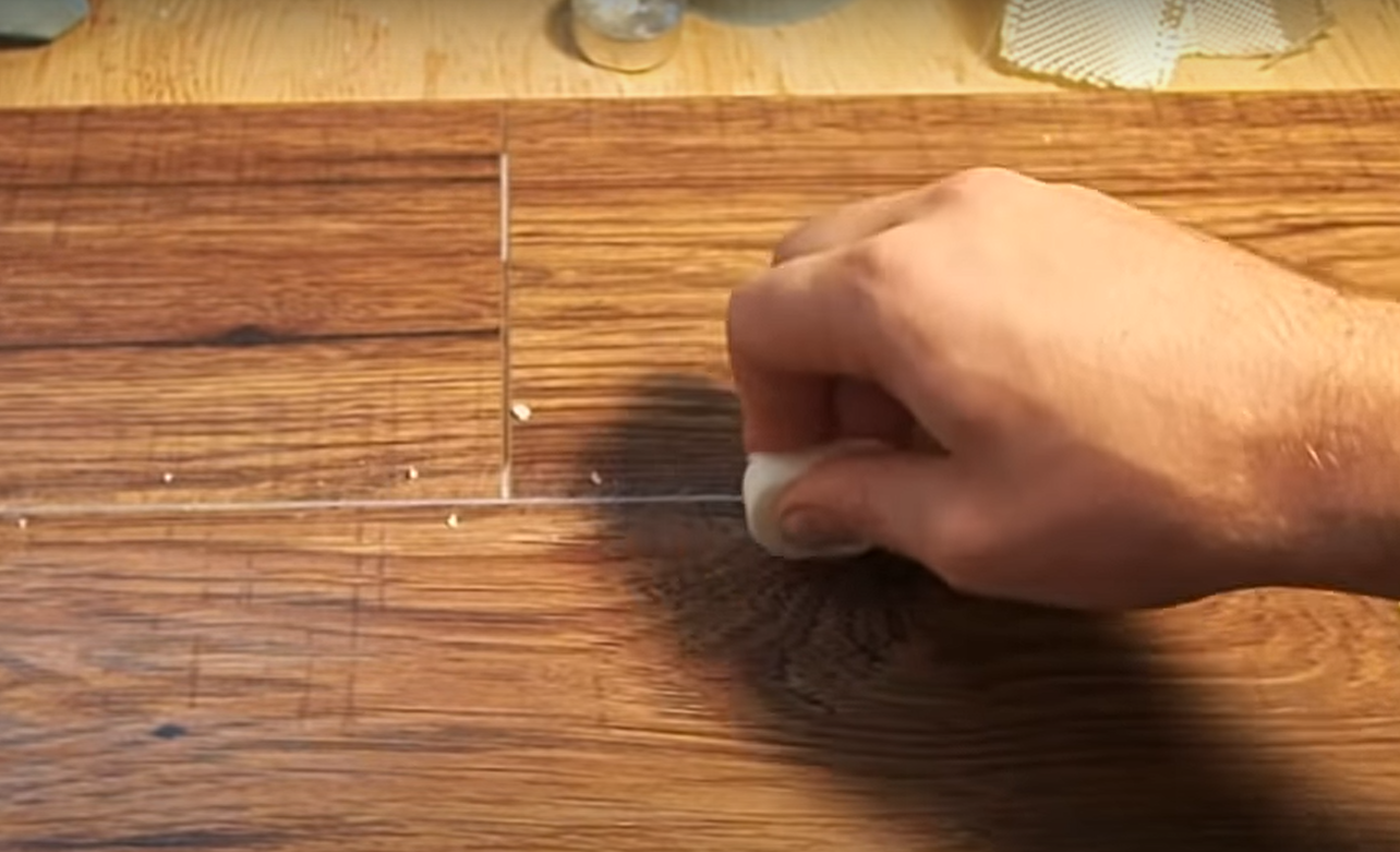 How to Waterproof Laminate Flooring? WaterproofWiki