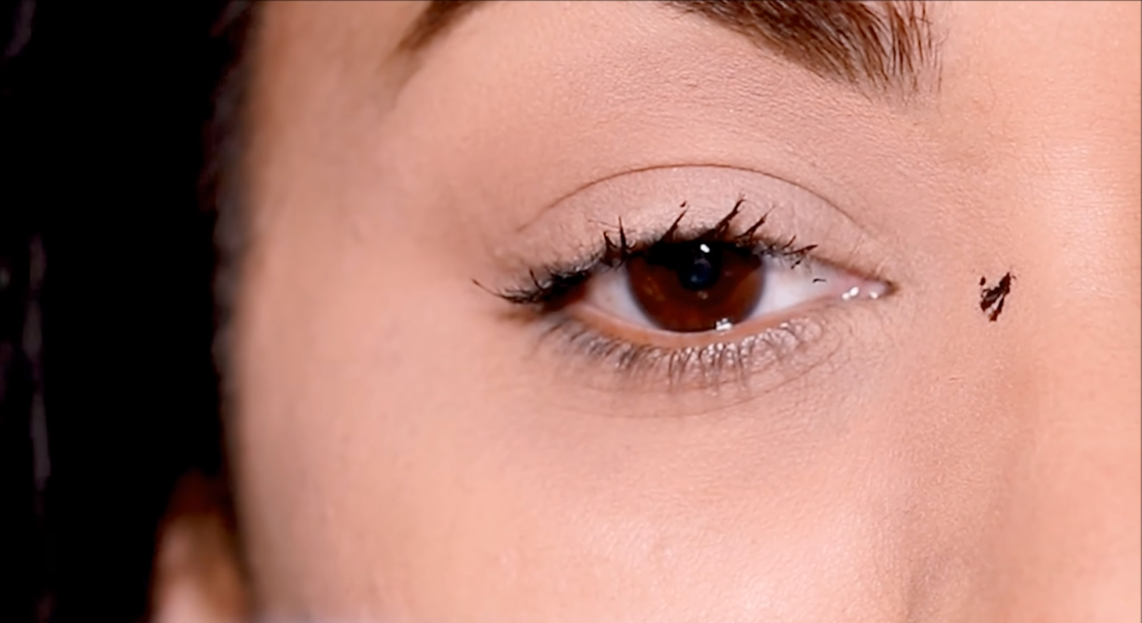 Why Does My Waterproof Mascara Smudge? WaterproofWiki