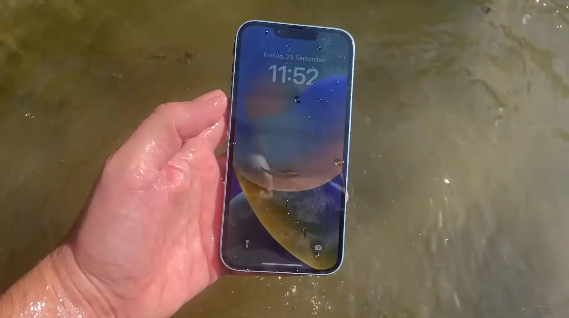 What to Do if the iPhone 14 Gets Wet